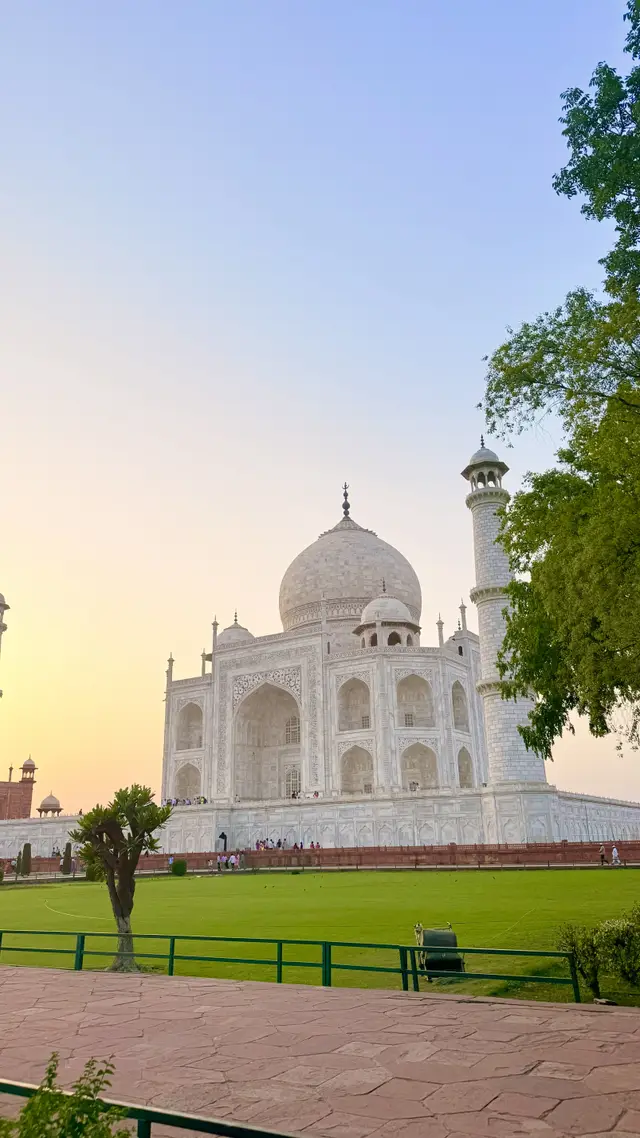 A Day Trip to the Taj Mahal - Remesh Ramachandran